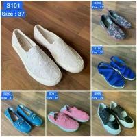 ราคา สินค้าที่ขายดีที่สุดของเดือนนี้ รองเท้าแตะ ผ้าใบ หุ้มส้น คัชชู แฟชั่น งานมือสองคัดเกรด รหัส S090-S111 (1734572508065269623)