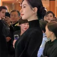 ราคา เสื้อผู้หญิงสีดำแบบพื้น ผ้าขนแกะแท้ คอกลมแคบ แขนยาว ทรงเข้ารูป เสื้อถัก popcorn tops เสื้อ คลุม สีครีม เสื้อไหมพรมคาร์ดิแกนสไตล์เกาหลี ไหมพรม ทวิต ผู้ หญิง (1734002190899251050)