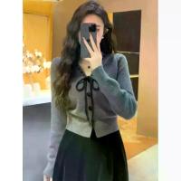 ราคา cardigan ไหมพรม sweater ไหมพรม cardigan oversize เสื้อถักสไตล์ชาแนลสำหรับผู้หญิง รุ่นใหม่ปี 2025 ความยาวสั้น เหมาะสำหรับช่วงต้นฤดูใบไม้ร่วง ใช้เป็นเสื้อคลุมด้านนอก (1734989806605337825)