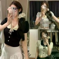 ราคา ✨Anne✨เสื้อยืดผู้หญิง ไหมพรม แขนสั้น คอปก ผูกโบว์ กระดุมหน้า ผอมเพรียว เสื้อครอป สไตล์ลำลอง น่ารักๆ (1735381161574696324)