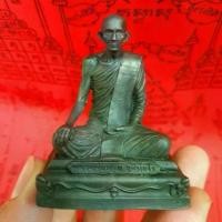 ราคา หลวงพ่อกวย ชุตินธโร เนื้อตะกั่ว ฐานอุดมวลสาร รุ่นแรงครู ปี 2562 ตะกรุด อั๋น โอกิ ไม้งิ้ว ดํา หลวงพ่อหอม พระเหรียญ เหมา หลวงปู่สิงห์ ทอง ปภากโร พระลักษณ์หน้าทอง ยอดขุนพล หลวงปู่ ศ (1733287998331389539)
