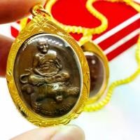 ราคา ส่งฟรี- เหรียญ หลวงพ่อเปิ่น ทรงเสือ วัดบางพระ งานเลี่ยมทองไมครอนเกรดAกันน้ำ บูชาแล้วทรงอำนาจบารมีแคล้วคลาดปลอดภัยจากศัตรู (1732913799898892135)
