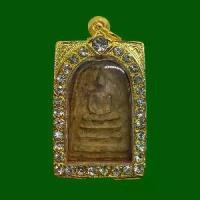 ราคา พระเครื่อง สมเด็จวัดบางขุนพรหม หลังปั๊มตราเจดีย์ พร้อมตลับทองไมครอนฝังพลอย (1731498557970549222)