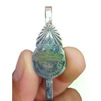 ราคา แหนบหลวงพ่อพระนอนจักรสีห์ วัดพระนอนจักรสีห์วรวิหาร จ.สิงห์บุรี #พระนอนจักรสีห์ #แหนบหลวงพ่อพระนอนจักรสีห์ #แหนบลงยาพระนอนจักรสีห์ #วัตถุมงคลวัดพระนอนจักรสีห์ #พระเครื่องวัดพระนอน (1735420484017095962)