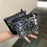 ราคา ที่วางแก้วในรถ 【กระเป๋าเครื่องสำอาง Hello Kitty ลายลูกไม้สุดน่ารักสไตล์วินเทจ กระเป๋าใส่เหรียญสีดำ กระเป๋าเก็บของตาข่ายแบบพกพา กระเป๋าแต่งหน้า เหมาะสำหรับเป็นของขวัญ】 (1735262439052772467)