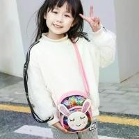 ราคา [พร้อมส่ง] กระเป๋าเด็ก: เป้ ปักเลื่อม ลายกระต่าย (1735218796164056466)