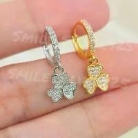 ราคา ต่างหู ลายห่วงห้อยจี้ ดอกไม้ 3 กลีบ ฝังเพชรสวิส 9 mm. เงินแท้92.5% ชุบทอง18k/ ชุบทองคำขาว (1731817508683351050)