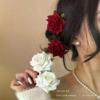 ราคา ที่คาดผมดอกกุหลาบแดง สไตล์หรูหรา ย้อนยุค ดอกไม้ปลอม อินทรี สวยงาม เหมาะถ่ายรูป คลิปหนีบผม (1734299568264676411)