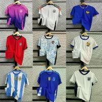 ราคา ขายส่งเสื้อทีมชาติอาร์เจนตินา, โปรตุเกส, ฝรั่งเศส, อังกฤษ, บราซิล, สเปน สำหรับแฟนบอลในช่วงฟุตบอลโลก 2526 (1734796648128939291)