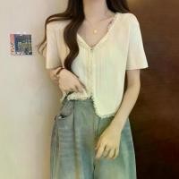 ราคา เสื้อคาร์ดิแกน สไตล์ชาแนล คอวี สำหรับผู้หญิง หน้าร้อน มาใหม่ ทรงสลิมฟิต ระดับไฮเอนด์ ฝรั่งเศส เสื้อเชิ้ตตัวสั้น ขนาดเล็ก ปี 2025 (1732154474405857370)