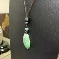 ราคา จี้หยกพม่า (Jadeite Type A) เนื้อวุ้น สีเขียวถั่วแต้มเขียว apple green พร้อมสร้อยคอเชือกร่ม (1735275061819508027)