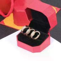 ราคา แหวนรุ่นใหม่ระดับไฮเอนด์ LOVE แหวนเหล็กไทเทเนียมชุบไฟฟ้าพร้อมร่องตรง ประดับด้วยหมุดสามเม็ดและเพชรสามเม็ด แหวนคู่สำหรับทุกเพศ (1735182770390009175)