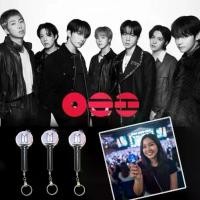 ราคา พวงกุญแจขนาดเล็ก BTS ARMY Bomb สินค้าของแท้ แสงเรืองในที่มืด พวงกุญแจไม้จับสีดำ พกพาสะดวก ไฟ LED ส่องสว่าง พวงกุญแจ K-pop ของขวัญสำหรับแฟนๆ (1735240106648241538)