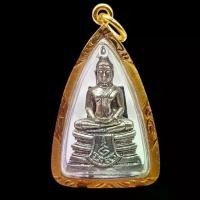 ราคา 【คนไทยแนะนำ!】 K226 หลวงพ่อโสธร วัดโสธร รุ่นกรมตำรวจ 80 ปี เนื้อโลหะ เงิน ขนาด 2.5X4.5 ซม. กรอบพระ ทองไมครอน (1732372303756297910)