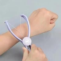 ราคา เครื่องกำจัดขนบนใบหน้า 1 ชิ้น แหนบโกนขนสำหรับผู้หญิงพร้อมอุปกรณ์ดึงด้าย เครื่องกำจัดขนบนใบหน้าแบบไม่เจ็บปวด อุปกรณ์แว็กซ์สายสปริงสำหรับแก้ม คิ้ว และคาง (1733811008359663523)