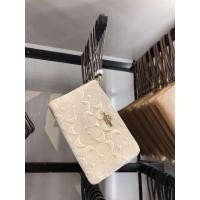 ราคา พร้อมส่ง แท้ New Coach กระเป๋าคล้องมือ 1 ซิป S รุ่น CORNER ZIP WRISTLET IN SIGNATURE LEATHER COACH F30049 CHALK IMITATION GOLD (407943559)