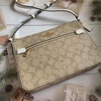 ราคา ส่งฟรี Coach F91013 ของแท้100 GALLERY FILE BAG IN SIGNATURE CANVAS (1566162078)