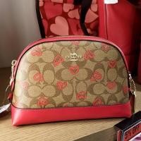 ราคา พร้อมส่ง แท้ 100 New Coach รุ่นทDOME CROSSBODY IN SIGNATURE CANVAS WITH CRAYON HEARTS PRINT COACH 91015 IM KHAKI RED MULTI (1692224522)