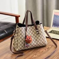 ราคา กระเป๋าสะพายแฟชั่น Gucci กระเป๋าสะพายข้างและถือสำหรับผู้หญิง รูปลักษณ์ดูโดดเด่น ผลิตด้วยหนังอย่างดี (934736013)
