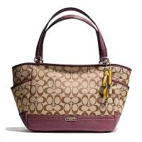 ราคา Coach แท้ สวยมาก หายากมาก Coach Park Signature Carrie Handbag รุ่น 23297 Burgundy (1441208242)