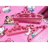 ราคา Wood Store ไม้แขวนเสื้อ Kitty สีชมพู ราคาต่อชิ้น (1552962395)