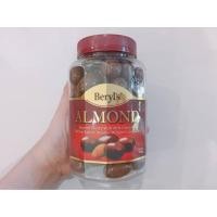 ราคา Beryl s Almond Chocolate ช๊อคโกแลตแท้ เคลือบเม็ดอัลมอนด์ ลูกเกด เต็มเม็ด หวาน อร่อย กลมกล่อม สินค้านำเข้า 1 กระปุก 450 กรัม (334581767)