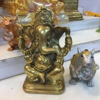 ราคา 1องค์ พระพิฆเนศทองเหลือง พระพิฆเนศปางประทานพร พระพิฆเนศนั่งประทานพร พระพิฆเนศปางเศรษฐี ทำจากทองเหลือง ปลุกเสกแล้ว บูชาไว้เป็นสิริมงคล การค้าเจริญรุ่งเรือง ประทานความสำเร็จ เสริมบารมี แก่ผู้บูชาและ ครอ