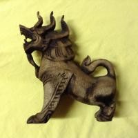 ราคา สิงห์ไม้แกะสลัก ราชสีห์ไม้แกะ สิงห์ยืน ราชสีห์ยืน ขนาดกว้าง 6 ซม ยาว 16 ซม สูง 18 ซม ทำจากไม้จามจุรี แกะเป็นสิงห์ยืน ที่ดูสง่า และน่าเกรงขาม เป็นเจ้าแห่งป่า (1029980498)