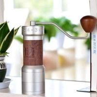 ราคา 1Zpresso K Plus Coffee Grinder Grey Brown ที่บด เมล็ดกาแฟ มือหมุน ยี่ห้อ รุ่น (7940373033)