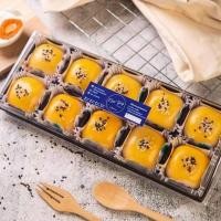 ราคา เปี๊ยะลาวา ไข่เค็ม 10 ชิ้น by Mae Ying bakery ขนมอร่อยๆๆถูกๆ (12576097697)