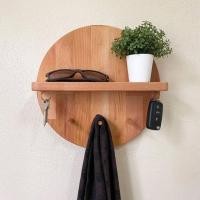 ราคา FudFudAR ฝุด ฝุด อะ ที่ห้อยกุญแจ แบบที่ 2 ทรงกลม วางของได้ Key Holder with Shelf ชั้นวางของทางเข้า Entryway Shelf ราวแขวนเสื้อติดผนัง Coat Rack Wall Mount งานไม้สน (16716486607)