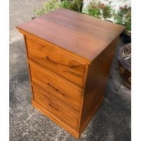 ราคา Sukthongแพร่ ตู้ลิ้นชัก 3 ชั้น ใหญ่พิเศษ ตู้ไม้สักทอง 60x50สูง87ซม สไตล์คลาสสิค โมเดิร์น ตู้ล็อคเกอร์ ตู้ข้างเตียง สีน้ำตาลด้านกึ่งเงา SUKP 347 (9667811582)