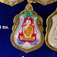 ราคา พร้อมส่ง เหรียญกระไหล่เงินลงยา หลวงพ่อรวย วัดตะโก จ อยธยา รุ่น รวยทันใจ ปี 2558 พร้อมเลี่ยมกรอบทองไมครอนกันน้ำอย่างดี ปลุกเสกแล (14570913705)