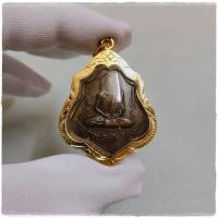 ราคา หลวงพ่อกวย ชุตินธโร หลังหนุมานเชิญธง วัดโฆษิตาราม จ ชัยนาท ปี 2521 เลี่ยมกรอบทองไมคร่อนอย่างดี (17504185062)