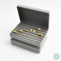 ราคา กล่องกำมะหยี่ใส่แหวนชุด ใส่ต่างหูชุด กล่องใส่แหวน กล่องเก็บแหวน กล่องใส่เครื่องประดับ ดูแลแหวนและต่างหูให้เป็นระเบียบ สีเทา (18563788582)