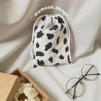 ราคา กระเป๋าผ้า ถุงผ้า ถุงหูรูด ถุงหูรูดลายวัว ถุงใส่โทรศัพท์ ถุงอเนกประสงค์ ราคาถูก (9779111024)