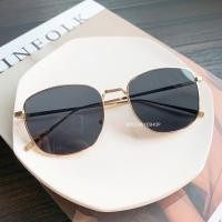 ราคา YOUREYESHOP แว่นกันแดดเลนส์ดำกรอบทอง ทรงเหลี่ยม รุ่น 89149 (14194470717)