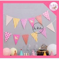 ราคา ธงราวตกแต่ง ขนาด 16 x 15 cm แผ่น จำนวน 12 แผ่น สินค้าทำจากกระดาษแข็ง พร้อมริบบิ้นร้อย พร้อมส่งจากกรงุเทพ ธง Banner ธงราว ป้ายแขวน ธงสามเหลี่ยม (4874214370)