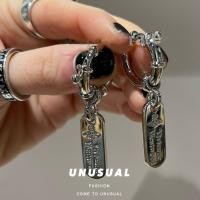 ราคา Vivienne Westwood Saturn ต่างหูตัวอักษรสุดหรูและเท่ (19348921418)