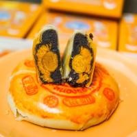 ราคา ขนมเปี๊ยะไข่เค็มระเบิด ไส้ถั่วดำ หอมมัน (1703894289)