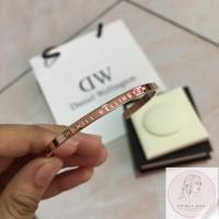 ราคา กำไล Daniel Wellington ของแท้100 ครบชุดกล่องแบรนด์ พร้อมส่งค่ะ (19412893601)