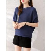 ราคา พร้อมส่ง เสื้อไหมพรม คอปาดแขนสั้น แต่งกระดุมแขน ทอลายขวาง ผ้านิ่มเก๋ๆ แขนค้างคาว (19458509785)