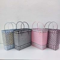 ราคา กระเป๋าสานเส้นพลาสติก กระเป๋าถือ ทรงสี่เหลี่ยม กระเป่าใส่เอกสาร กว้าง 13 ยาว 30 สูง 30 CM ไม่รวมสาย สายกระเป๋าสูง13 5 CMวัดจากขอบปาก (12494543089)