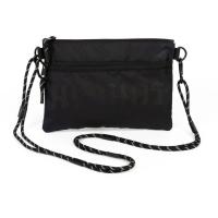 ราคา Mahanakhon Sacoche Bag Black กระเป๋าสะพายข้าง ไลฟ์สไตล์ สตรีทแฟชั่น มหานคร ทูโทน สีดำ (2132228327)