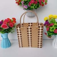 ราคา กระเป๋าสาน ตระกร้าสาน เส้นพลาสติกสาน กระเป๋าสานเส้นพลาสติก กระเป๋าถือ กระเป๋าจ่ายตลาด กว้าง13ยาว24สูง23cmขอบปากตะกร้า (3860014291)