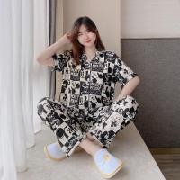 ราคา ส่งเร็วพิเศษ Alinda shop มาใหม่ ชุดนอน เสื้อแขนสั้น กางเกงขายาว คอตตอนผสมการ์ตูน ขนาดใหญ่ ผ้านิ่มมาก กระดุมหน้าคอปก ฟรีไซส์ DC (19467647598)