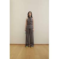 ราคา The Issi Set ชุดเซท เสื้อคอกลมแขนกุดมาพร้อมกางเกงขายาว สีเทา (20489231729)