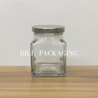 ราคา ขวดแพ็ค10ใบ กระปุกแก้วทรงเหลี่ยมขนาด 180ml 6oz พร้อมฝาเกลียวล็อค 58mm ฝา4สี รหัสขวด W929TO (15392246918)