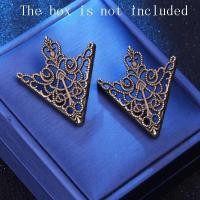 ราคา เข็มกลัดติดปกเสื้อสไตล์วินเทจสำหรับบุรุษและสตรีเข็มกลัดประดับมงกุฎอุปกรณ์เสริมสำหรับคอปกสไตล์ย้อนยุค (12298890898)