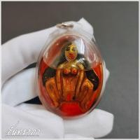 ราคา สุดยอดเครื่องรางสายเน่ห์ แม่เป๋อครูบาวัง วัดบ้านเด่น ด้านหลังฝั่งตะกรุด อิ้นคู่ เลี่ยมด้วยน้ำมันจันทร์หอม (17689135419)